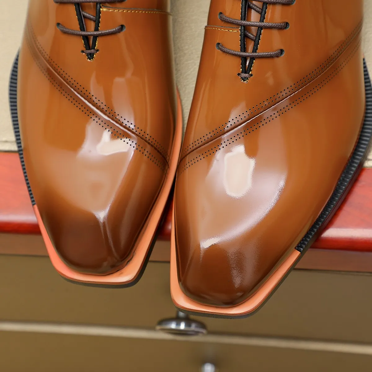 Men's shoes 💰640 💰 Louis Vuitton LV ® Autumn and Winter 🆕 models 🔛Full shoe counter First layer cowhide, 🐂Leather lined casual shoes for men, super soft outsole, essential for driving. Counter synchronization Original first layer cowhide Completely 1:1 mold customization 🌹Top version, color optional! Number: 38-45 (37.46. Customized)